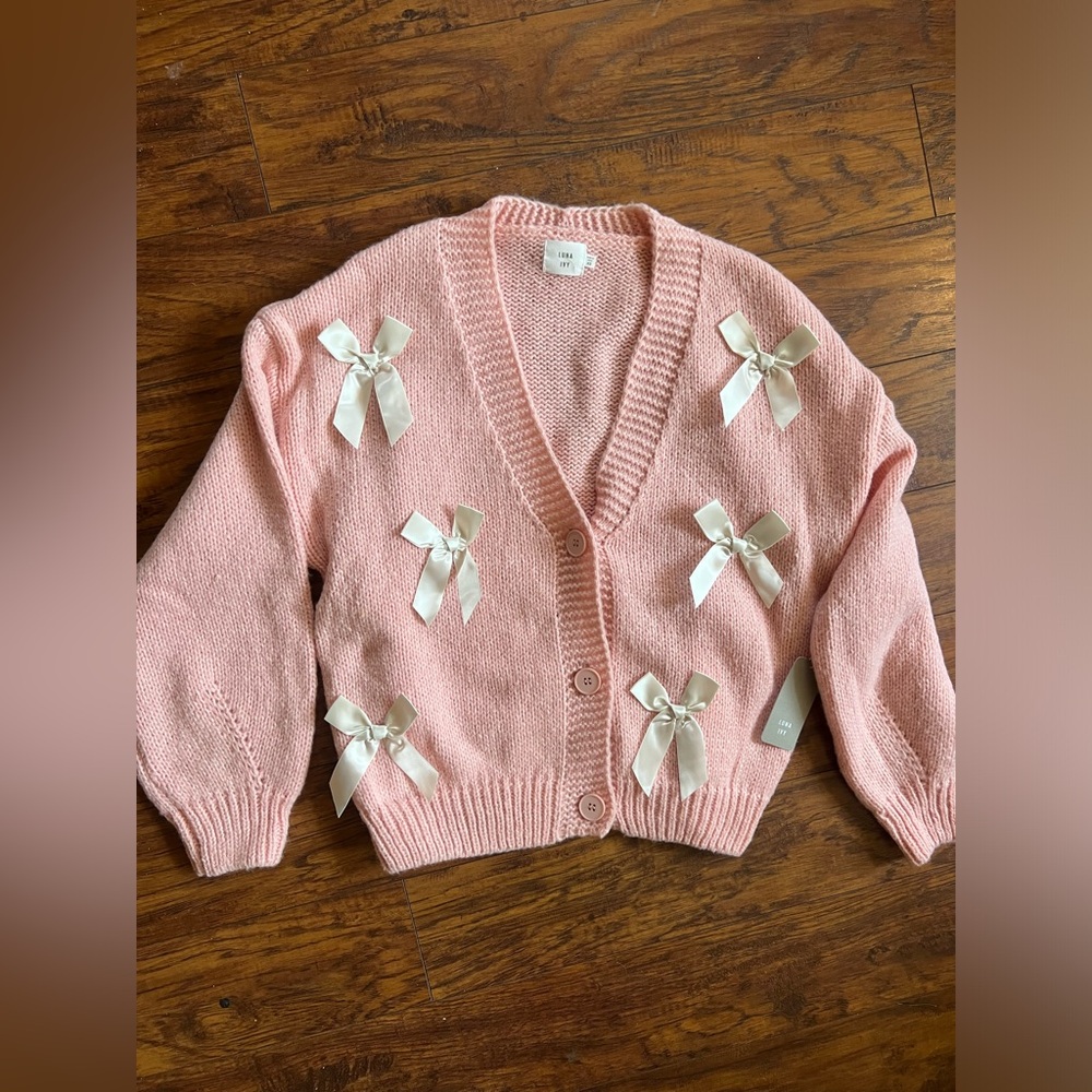 Soft Pink Bow-Appliqué V-Neck Cardigan